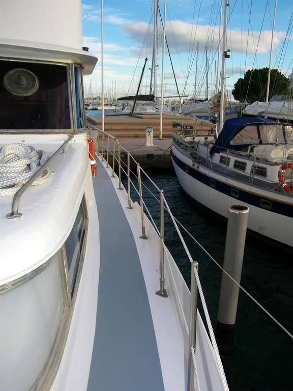 Отель Yacht Bateau Moteur Benetti 19M Сет Экстерьер фото